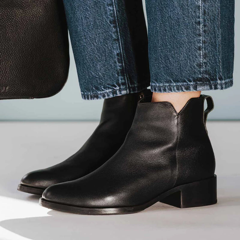Boot Ali The Ali Ankle Boot | Black – Modern Komfort