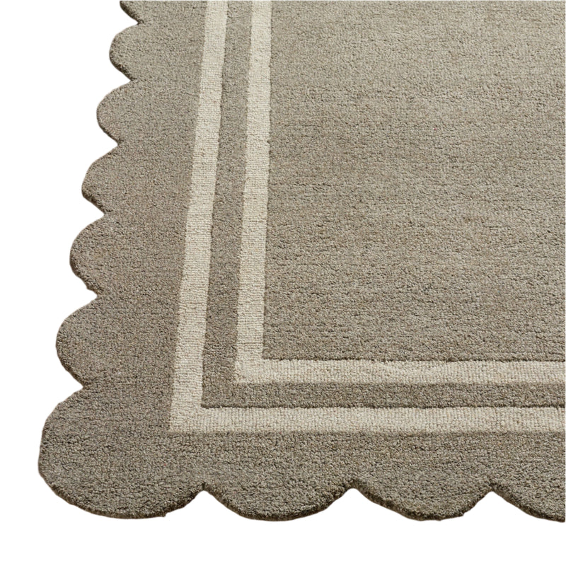 Scalloped Rug 2302 | Tan / Ivory