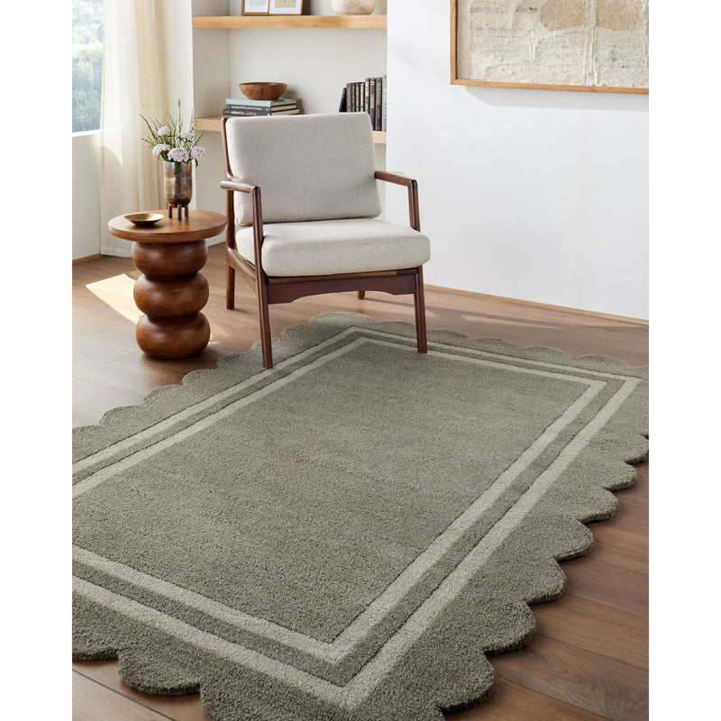 Scalloped Rug 2302 | Tan / Ivory