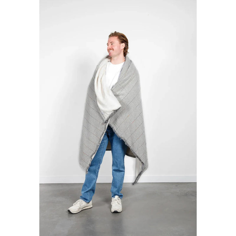 The Everest Fleece Throw  | Grey